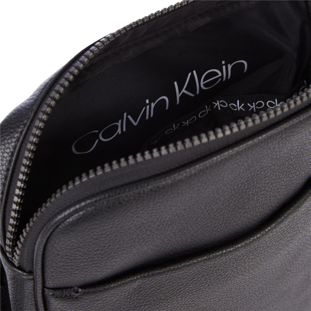 Calvin Klein K506313 - POLYURÉTHANE - NOIR sac flapack Sacs bandoulière/Sacoches